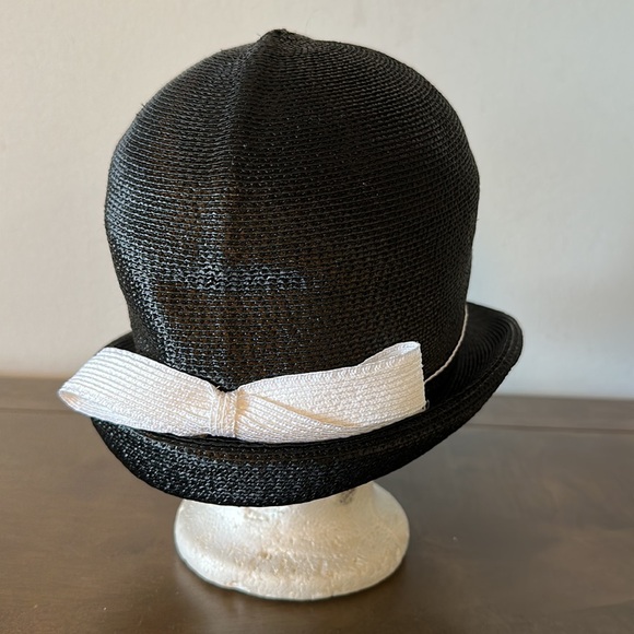 Vintage M’sieu Leon black cloche hat with white detail - Picture 5 of 9